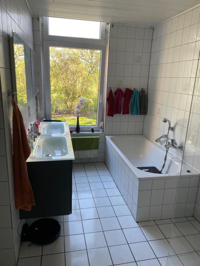 Schlafen Neben Den Kleinen Kaelbchen Im Kaelberiglu Bingum Exterior foto